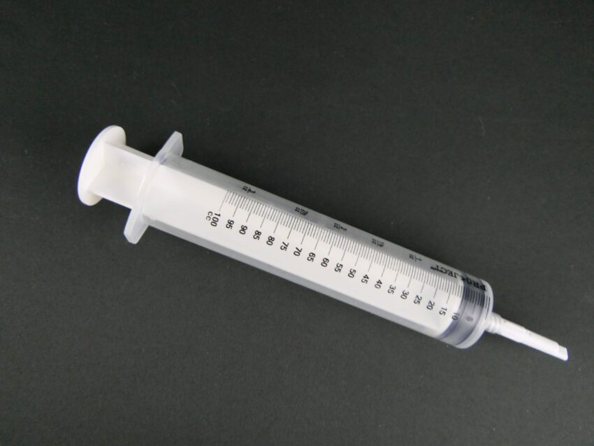 eDNA and syringe shown attached for buffer injection and extraction